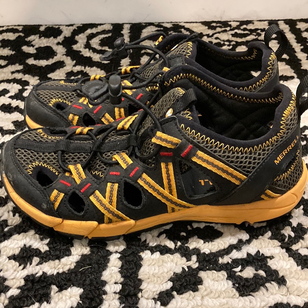 Size 1 Boys Merrell Hiking/Water Shoes